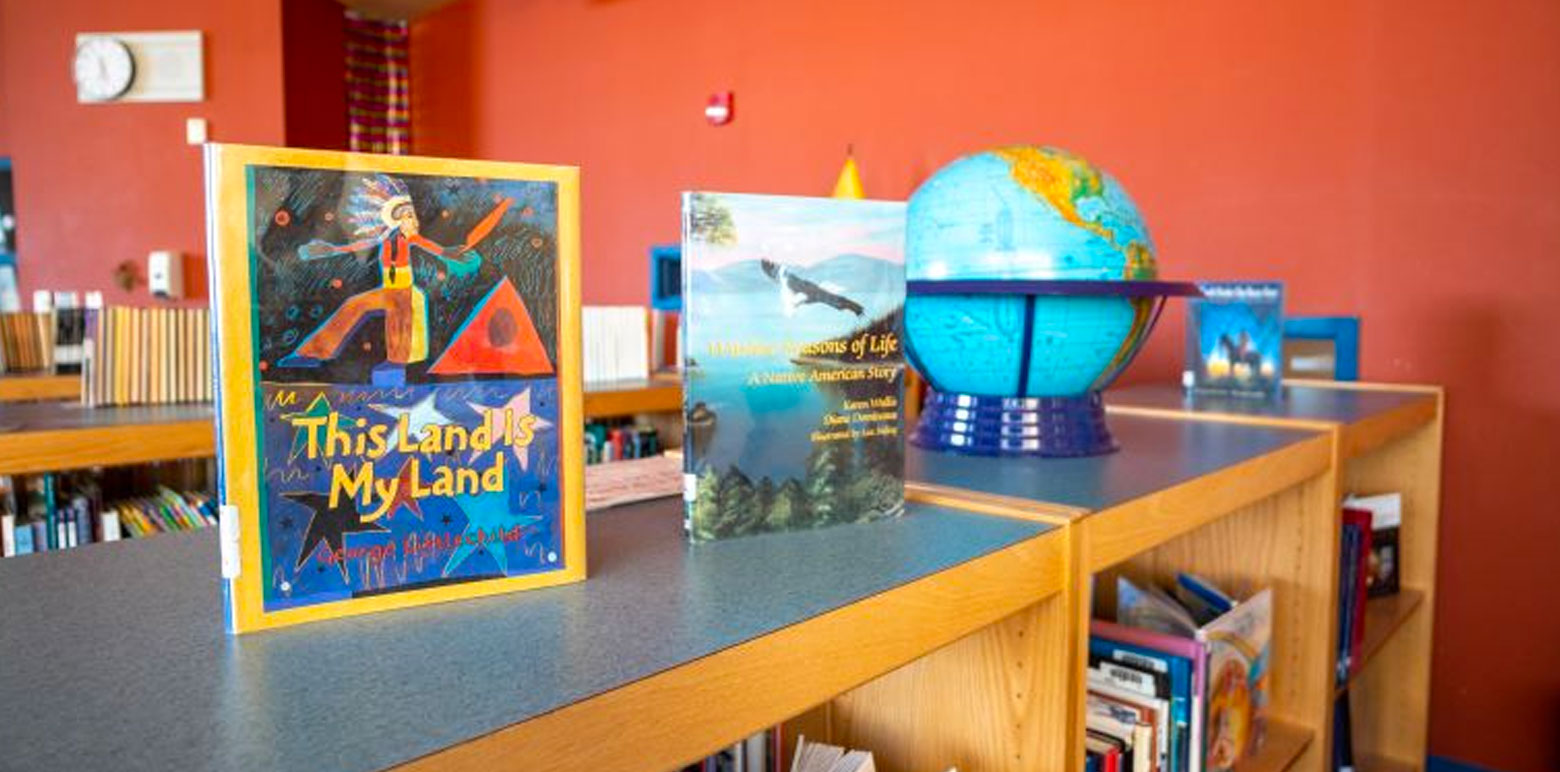 School library with books displayed.
